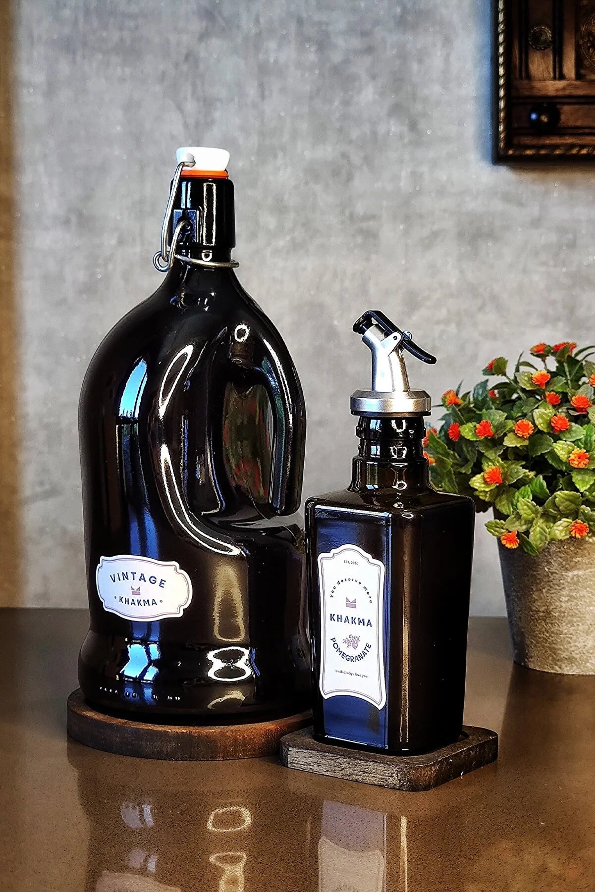 Black Amber 2-Piece Italian Olive Oil Bottle Oil Pourer Oil Holder Set with Wooden Stand